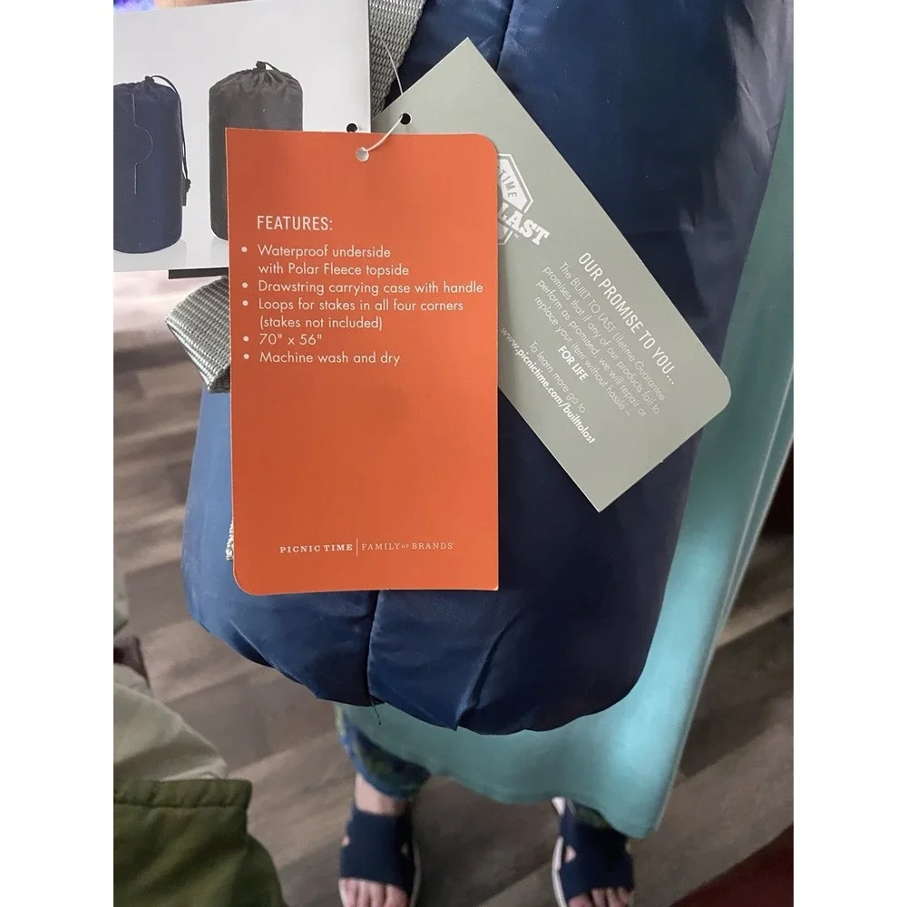 New Oniva Waterproof Outdoor Stadium Blanket for Cold Weather Color Blue 56x70.
